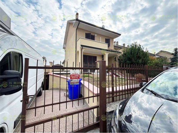 casa indipendente in vendita a Mediglia in zona Bustighera