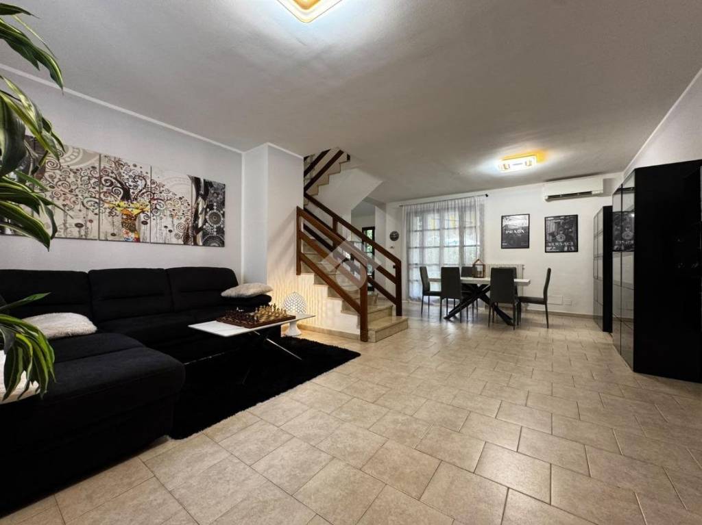 casa indipendente in vendita a Mediglia in zona Triginto