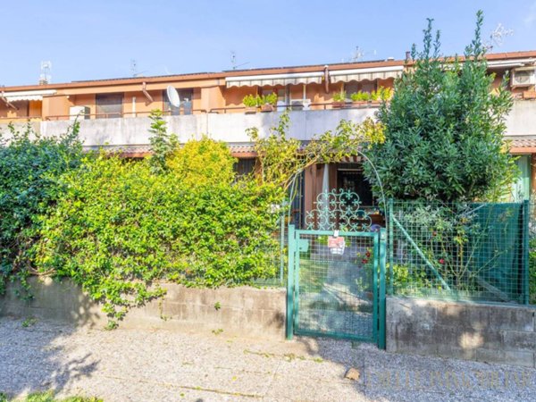 casa indipendente in vendita a Mediglia in zona Mombretto
