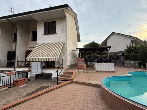 casa indipendente in vendita a Mediglia in zona Mombretto