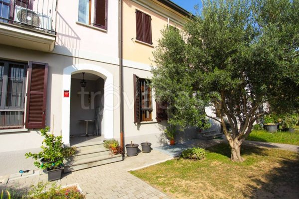 casa indipendente in vendita a Mediglia in zona Bustighera