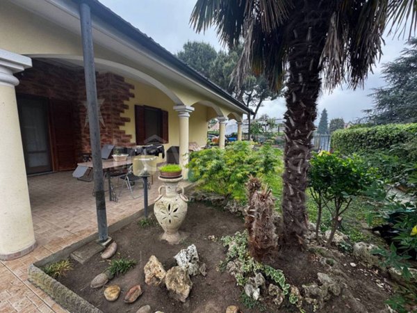 casa indipendente in vendita a Mediglia