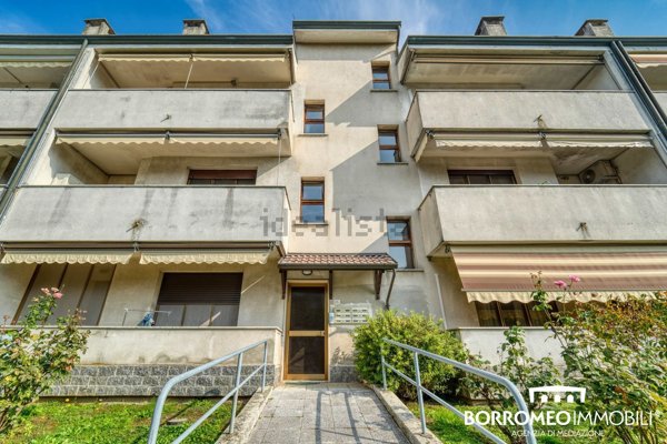 appartamento in vendita a Mediglia in zona Mombretto