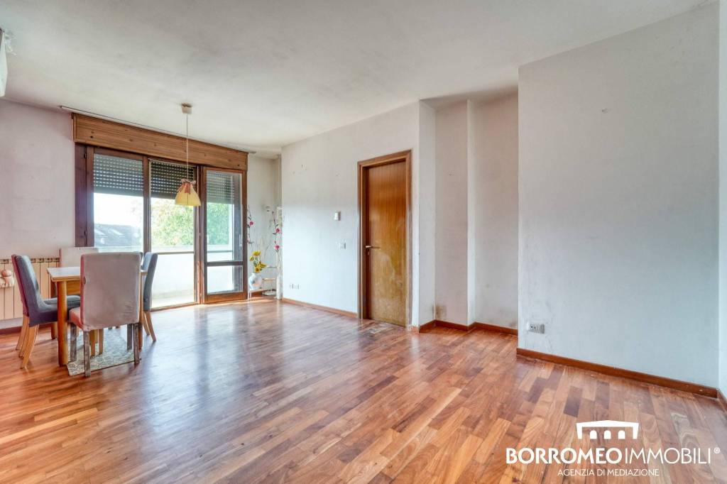 appartamento in vendita a Mediglia in zona Mombretto