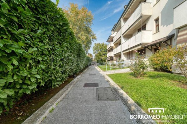 appartamento in vendita a Mediglia in zona Mombretto
