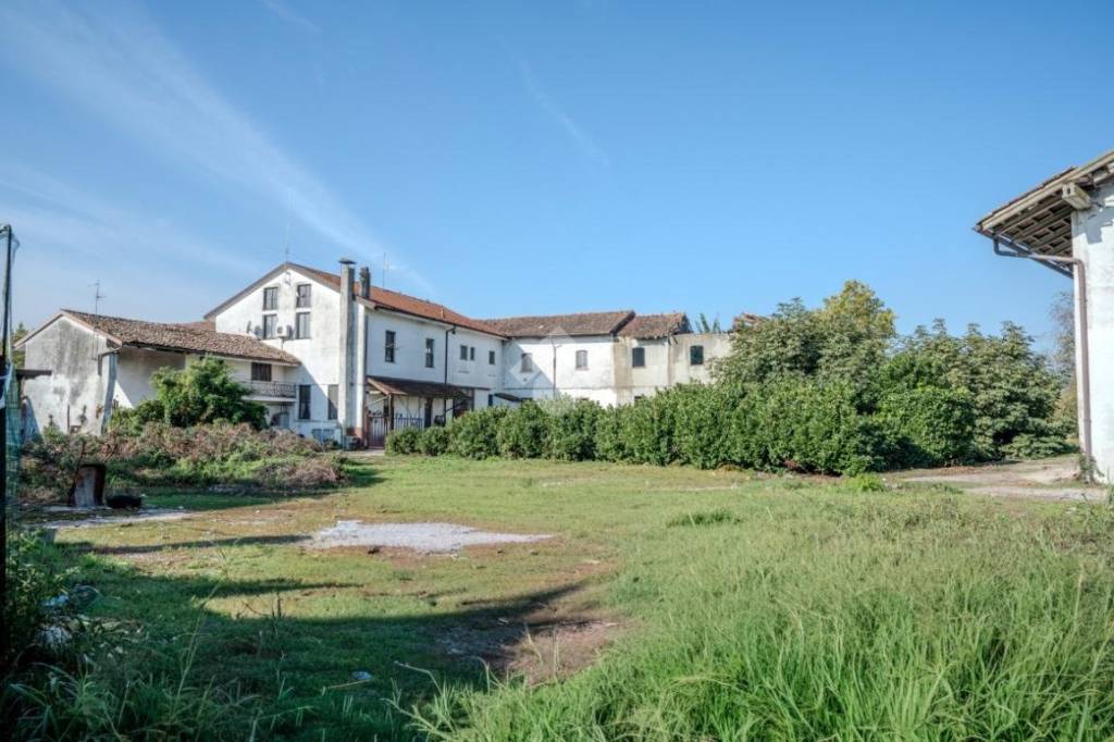 casa indipendente in vendita a Mediglia