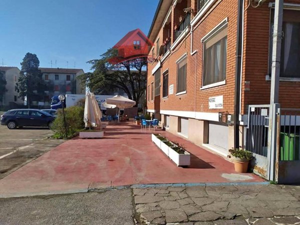 negozio in vendita a Melegnano