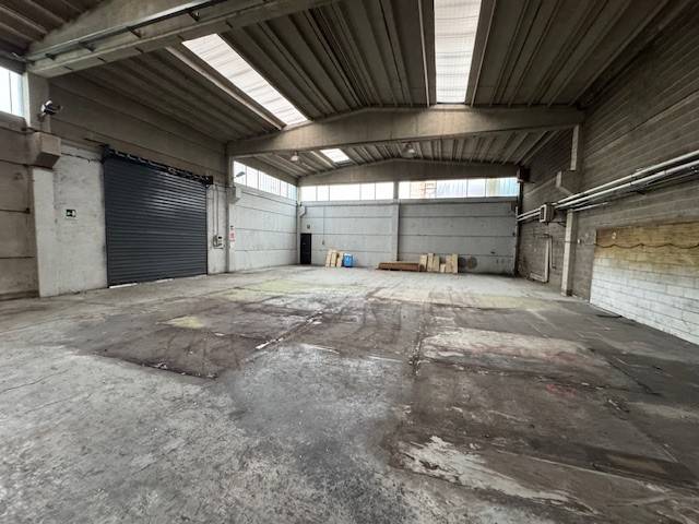 locale commerciale in vendita a Melegnano