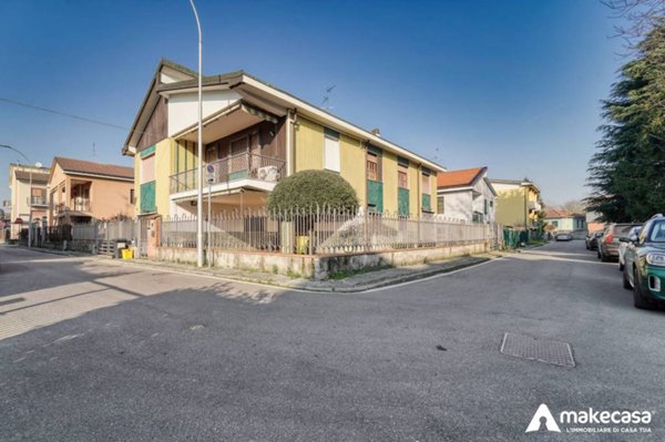 casa indipendente in vendita a Melegnano