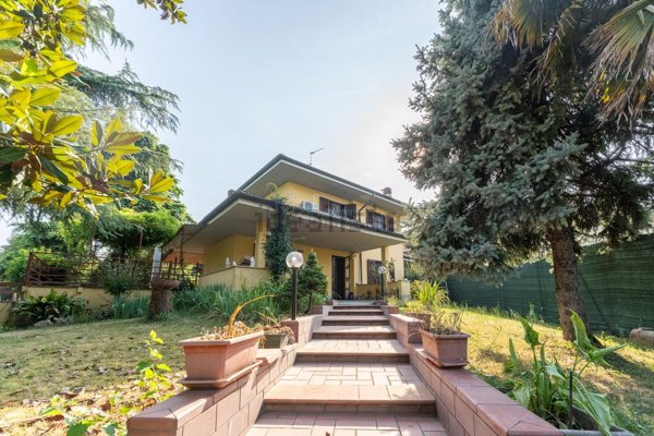 casa indipendente in vendita a Melegnano