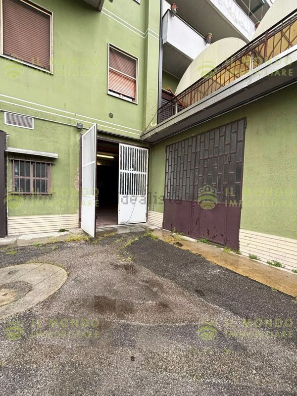 locale di sgombero in vendita a Melegnano