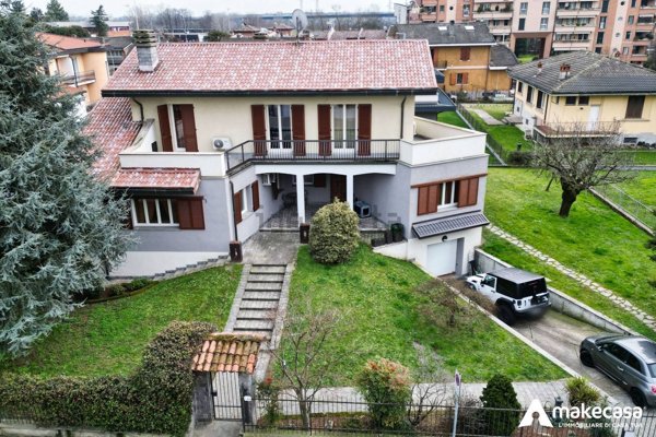 casa indipendente in vendita a Melegnano