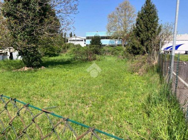 terreno edificabile in vendita a Melegnano