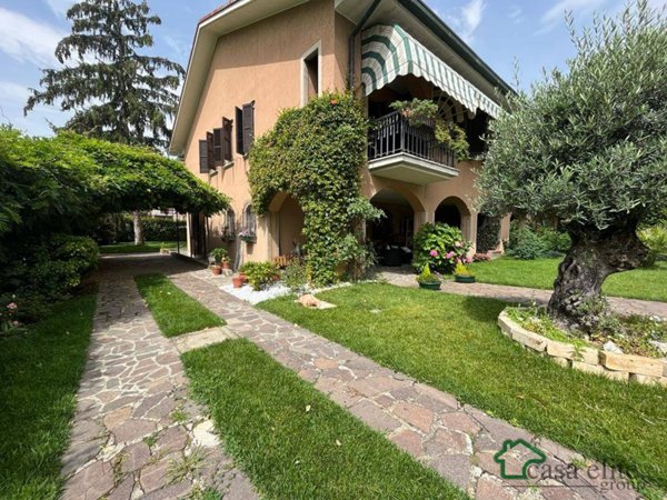 casa indipendente in vendita a Melegnano