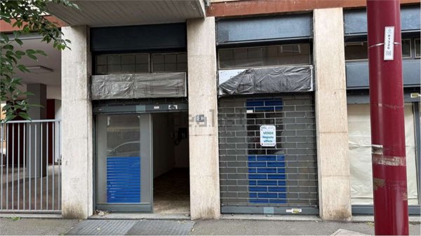 negozio in vendita a Melegnano