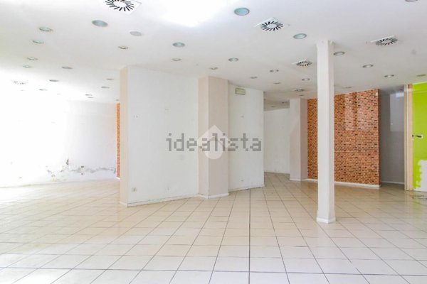 locale commerciale in vendita a Melegnano