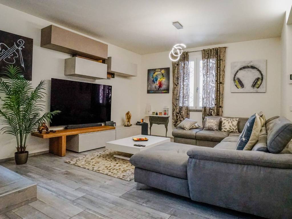 casa indipendente in vendita a Melegnano