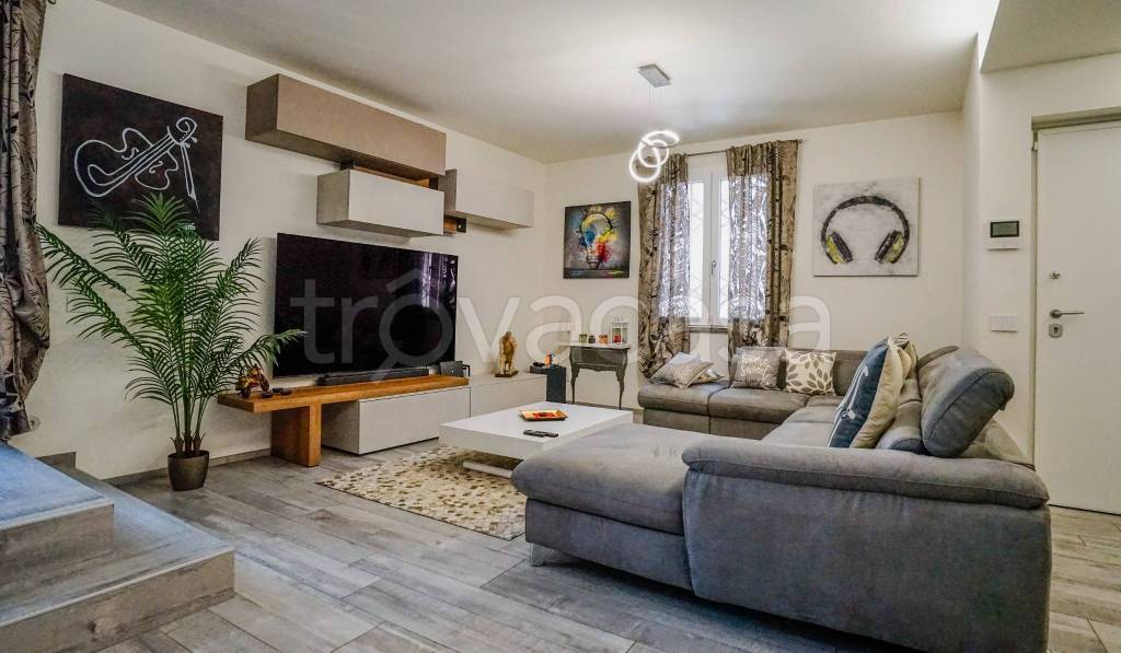 casa indipendente in vendita a Melegnano