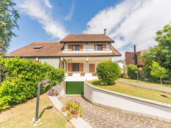 casa indipendente in vendita a Melegnano