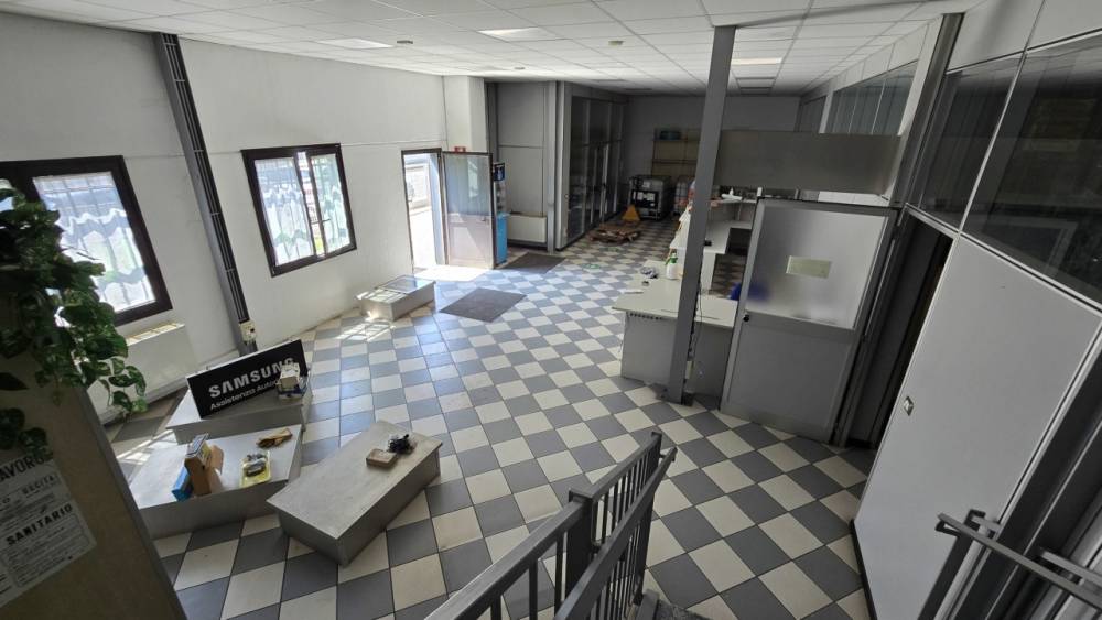 capannone in vendita a Melegnano