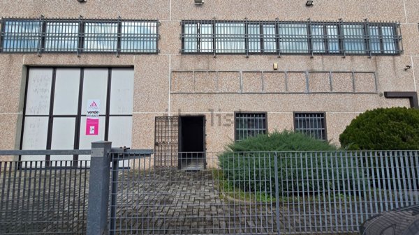 capannone in vendita a Melegnano