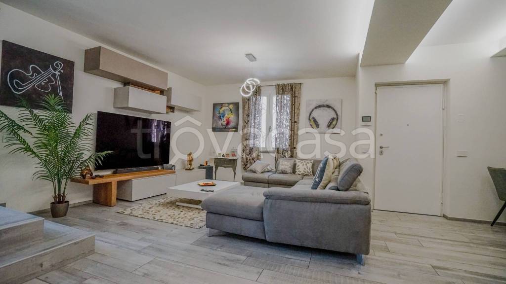 casa indipendente in vendita a Melegnano