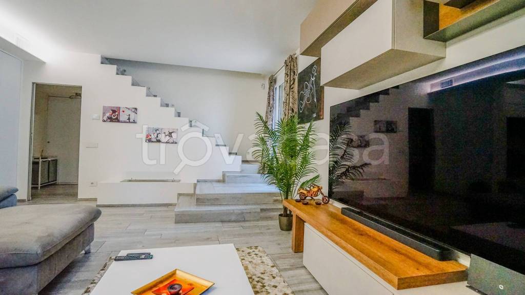 casa indipendente in vendita a Melegnano
