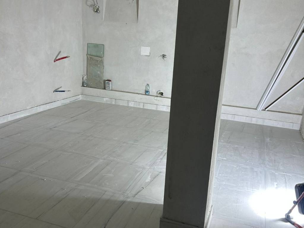 negozio in vendita a Melegnano