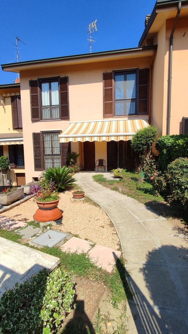 casa indipendente in vendita a Melegnano