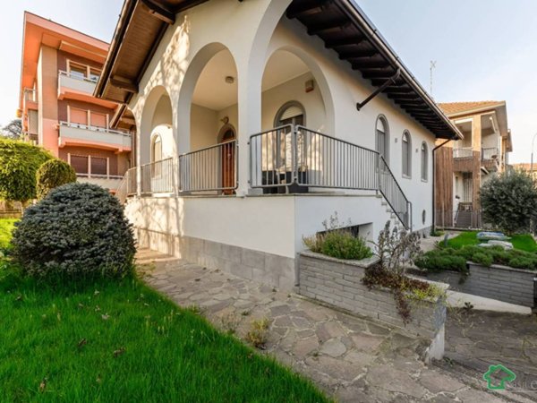 casa indipendente in vendita a Melegnano