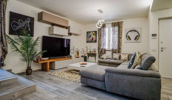 casa indipendente in vendita a Melegnano