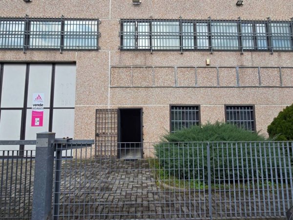 locale commerciale in vendita a Melegnano