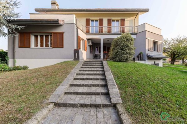 casa indipendente in vendita a Melegnano
