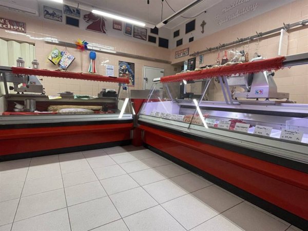 negozio in vendita a Melegnano