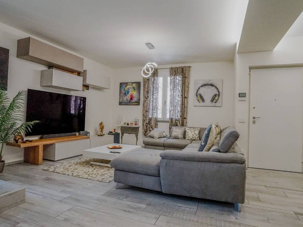 casa indipendente in vendita a Melegnano