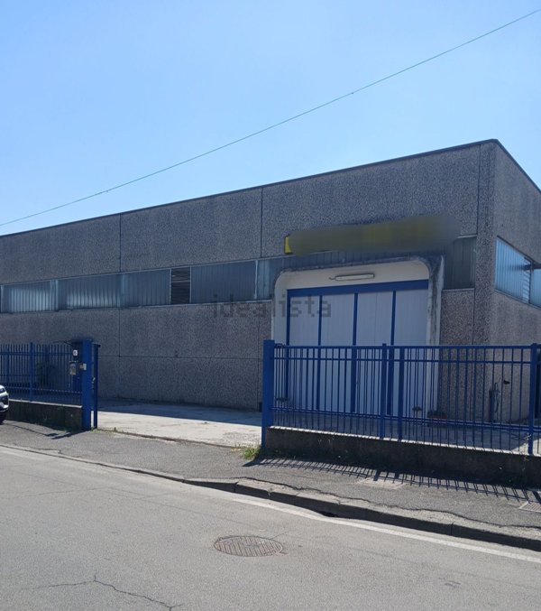 capannone in vendita a Melegnano