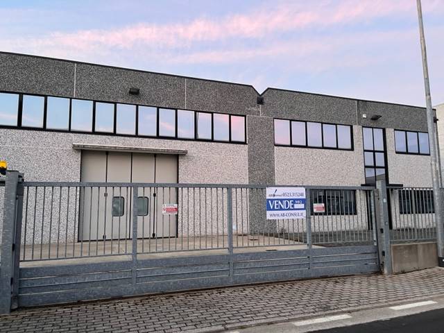 locale commerciale in vendita a Melegnano