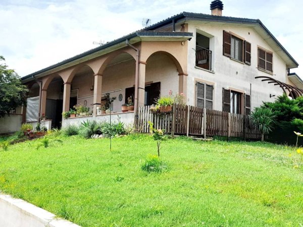 casa indipendente in vendita a Melegnano