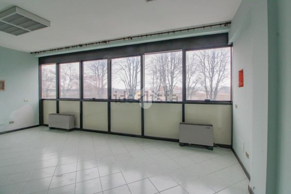 ufficio in vendita a Melegnano
