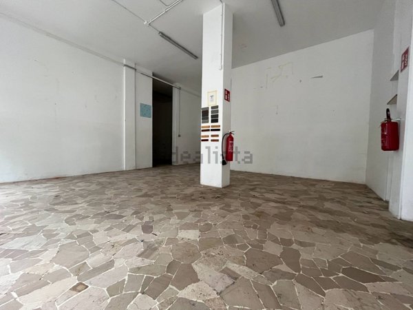 locale commerciale in vendita a Melegnano