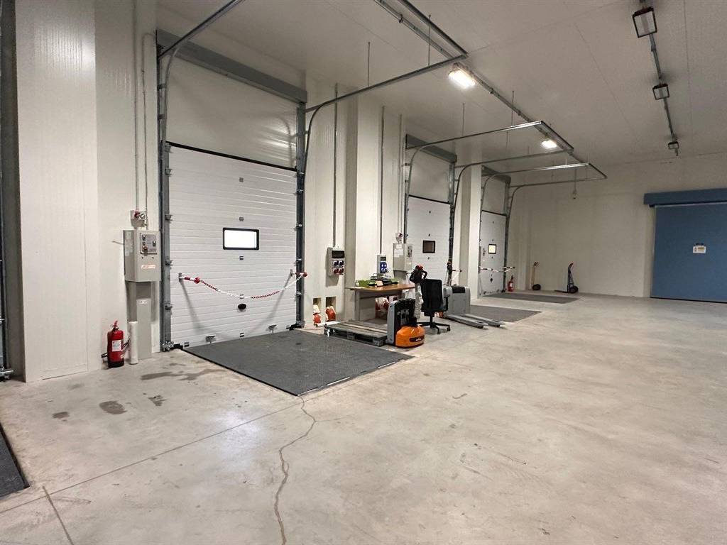 capannone in vendita a Melegnano