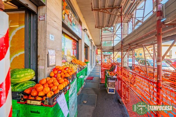 negozio in vendita a Melegnano