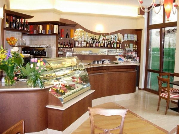 negozio in vendita a Melegnano