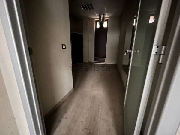 locale commerciale in vendita a Melegnano