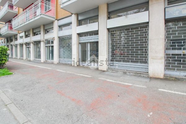 negozio in vendita a Melegnano