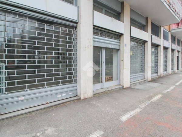 negozio in vendita a Melegnano