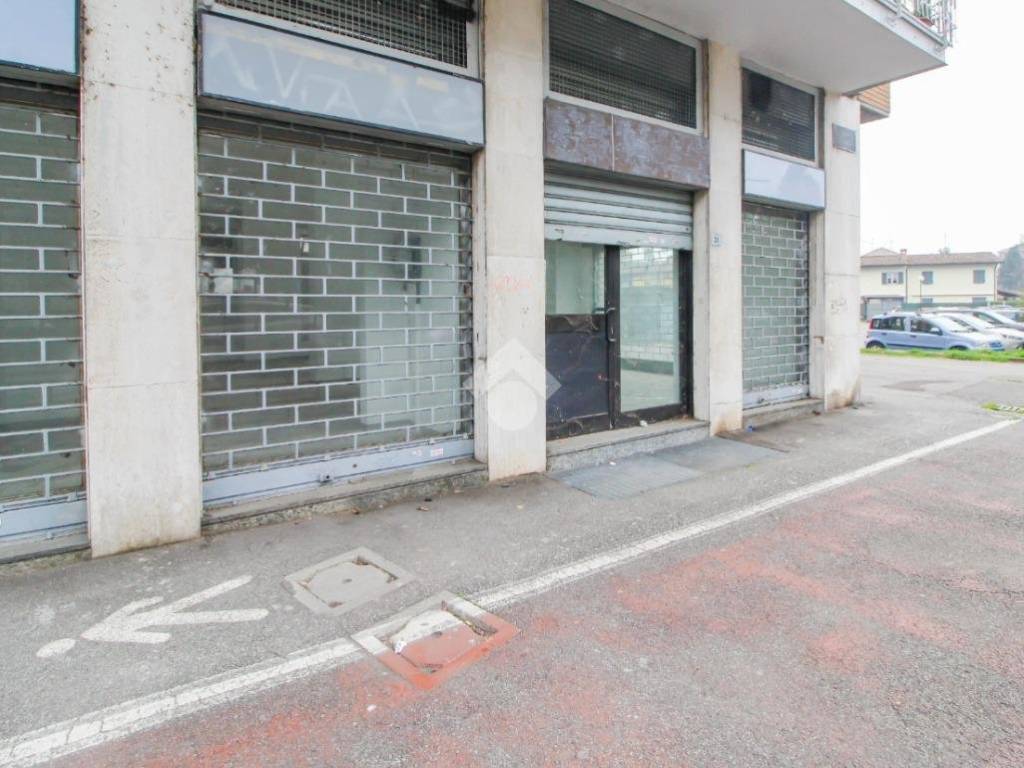 negozio in vendita a Melegnano
