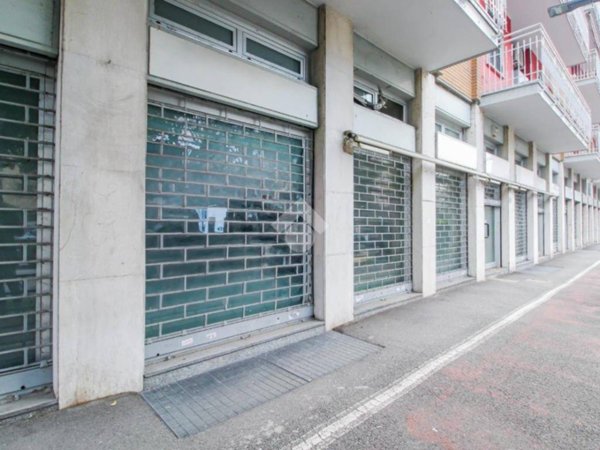negozio in vendita a Melegnano