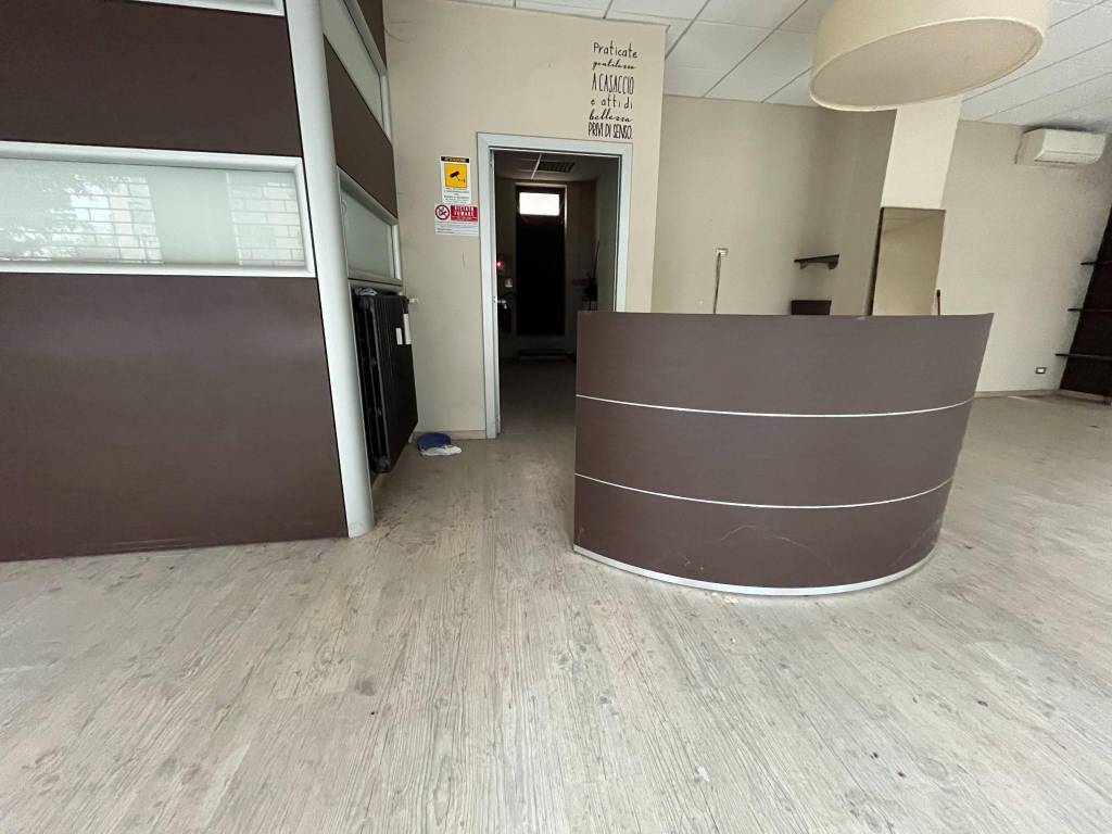 negozio in vendita a Melegnano