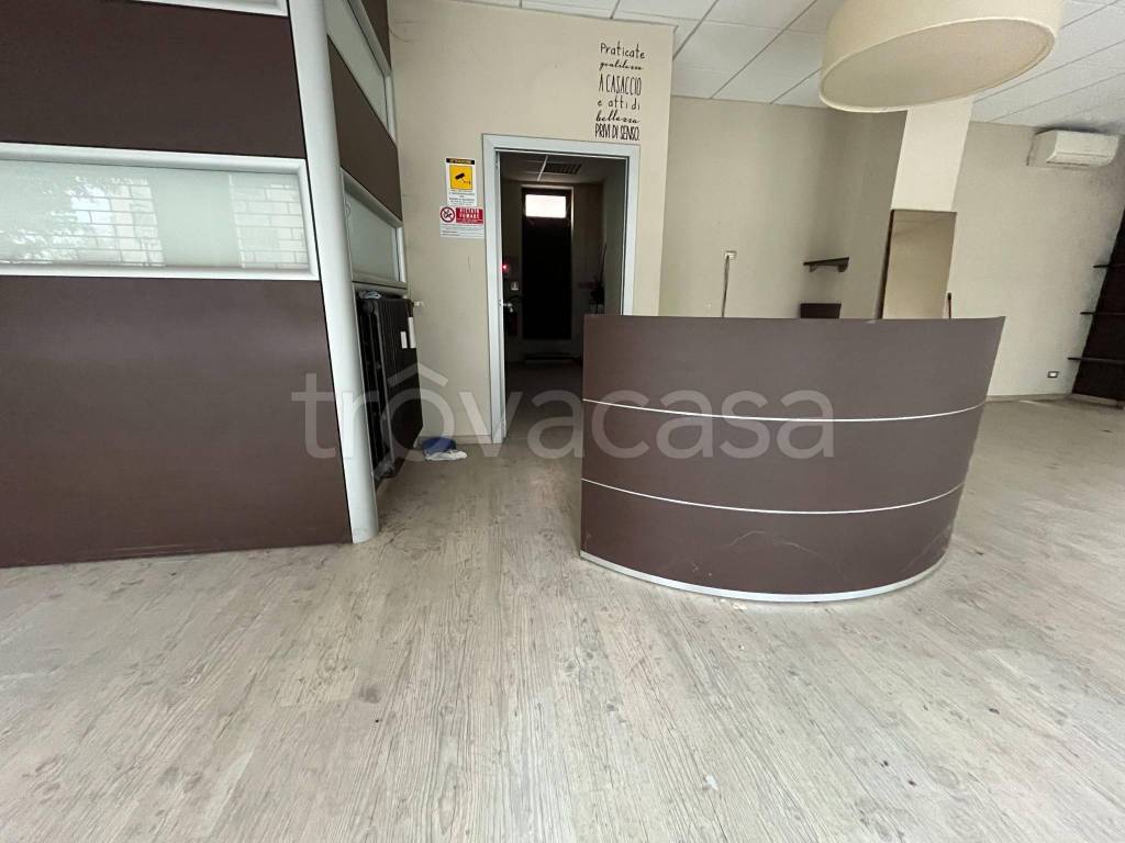 negozio in vendita a Melegnano